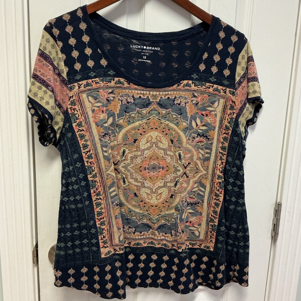 Lucky Brand SZ 1X tshirt tapestry boho pattern short sleeve top